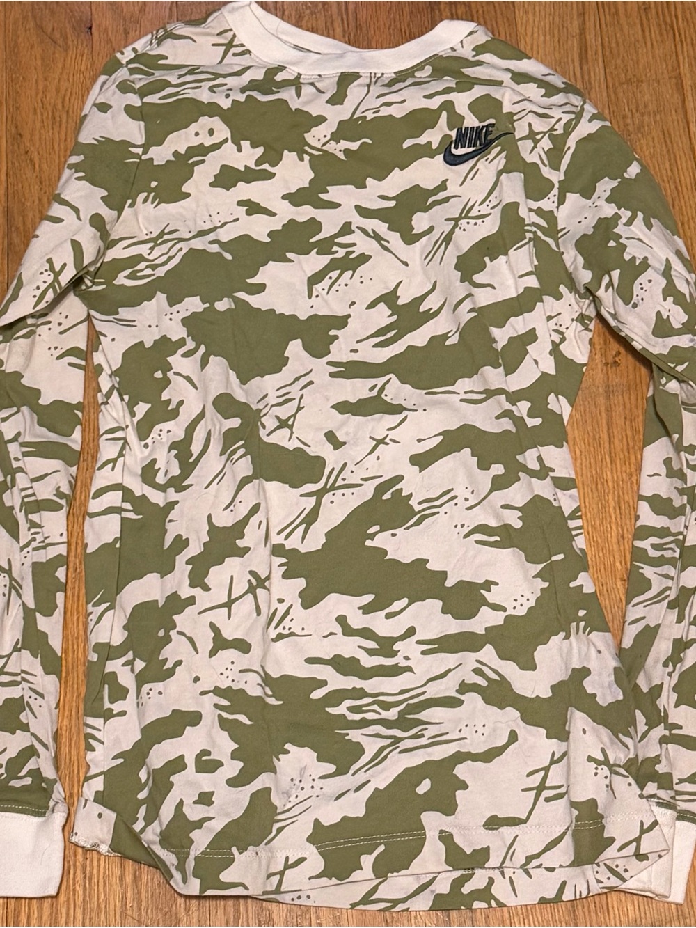 Nike Olive & White Camo Long Sleeve The Nike Tee youth large